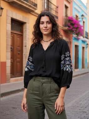 Harper Heritage Embroidered Peasant Blouse with Tassel Tie xs